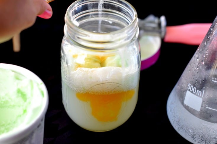 Super Easy Polyjuice Potion Halloween Punch. A fun potion recipe on chemistrycachet.com