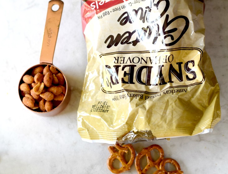 The Best Energizing Honey Glazed Gluten-Free Trail Mix. This gluten-free trail mix is so healthy and easy to make! on chemistrycachet.com