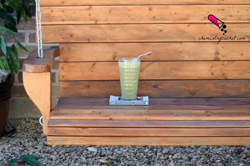 Matcha Green Tea Smoothie Recipe plus the AMAZING benefits of matcha on chemistrycachet.com