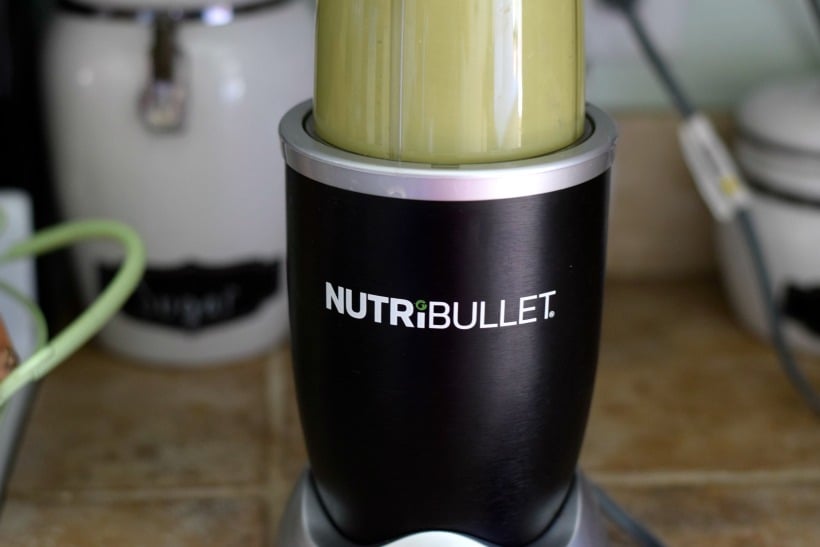 Matcha Green Tea Smoothie Recipe plus the AMAZING benefits of matcha on chemistrycachet.com