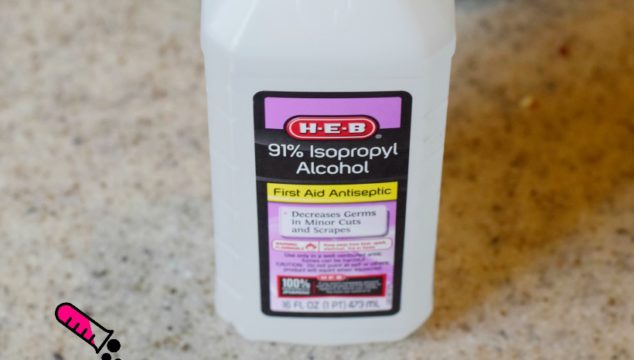 Why Rubbing Alcohol is Better for Cleaning (Even better than Vinegar) Plus ways to use rubbing alcohol in your home today! on chemistrycachet.com