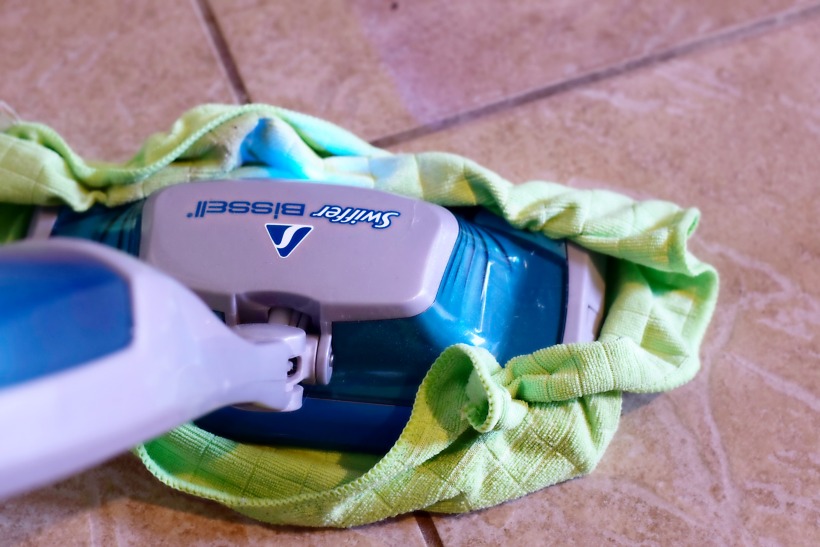 Chemistry Hacks why microfiber cloth is the best cleaning tool. Microfiber cleaning tips on chemistrycachet.com