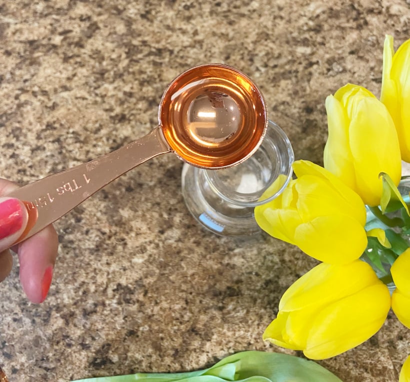 keep mold away from fresh cut flowers with hydrogen peroxide