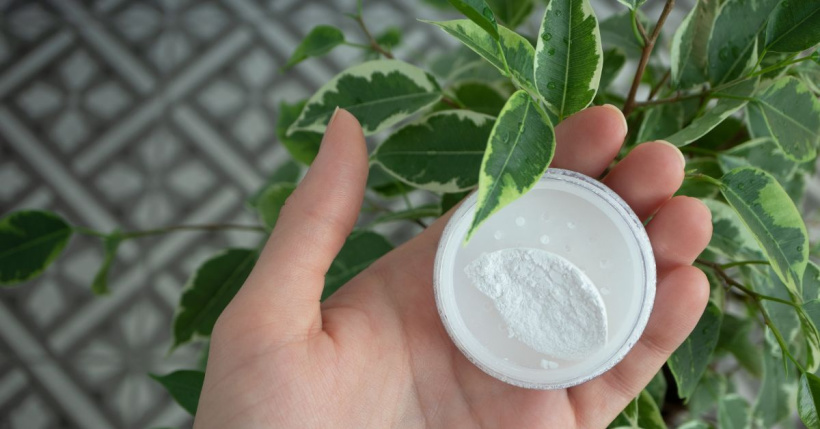 is it safe to use skincare products with mica powder