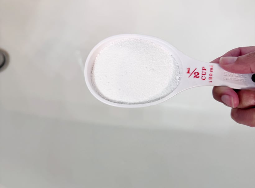 washing soda in a bath tub for towels